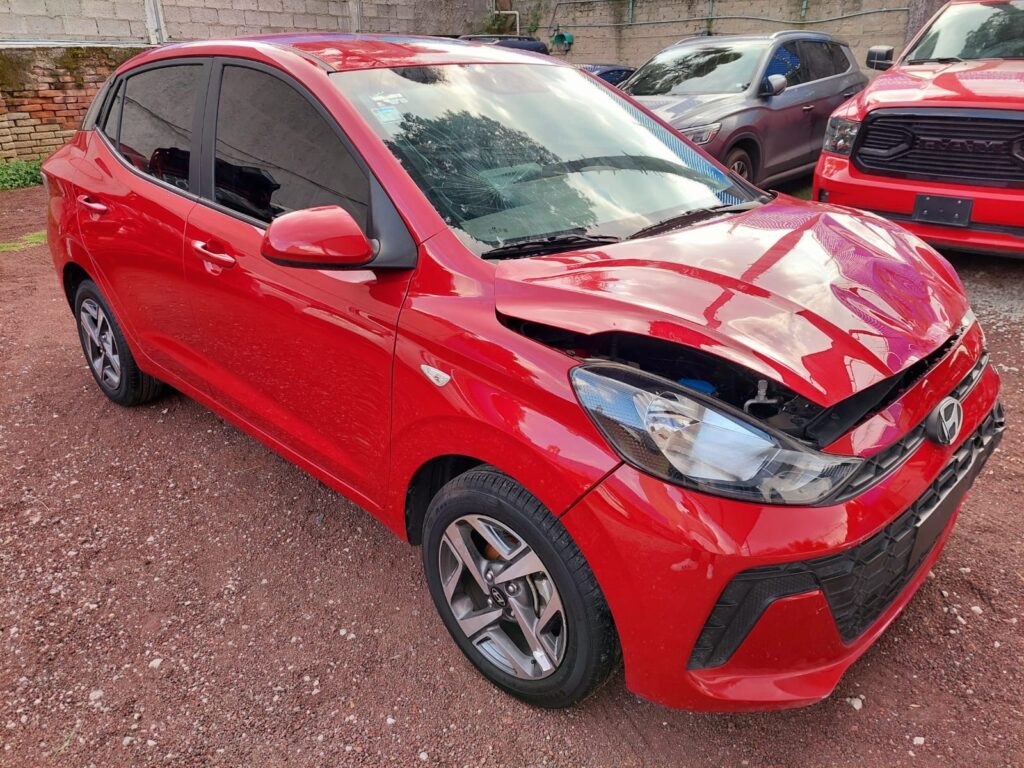 No te arriesgues comprando autos en subastas, tienen vicios ocultos y faltantes. Compra de manera directa con nosotros, todas nuestras unidades encienden y ruedan.