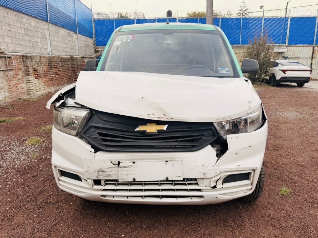 No te arriesgues comprando autos en subastas, tienen vicios ocultos y faltantes. Compra de manera directa con nosotros, todas nuestras unidades encienden y ruedan.