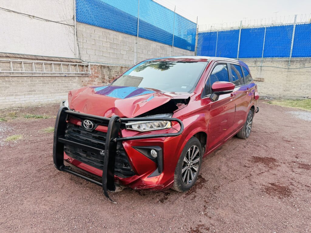 No te arriesgues comprando autos en subastas, tienen vicios ocultos y faltantes. Compra de manera directa con nosotros, todas nuestras unidades encienden y ruedan.