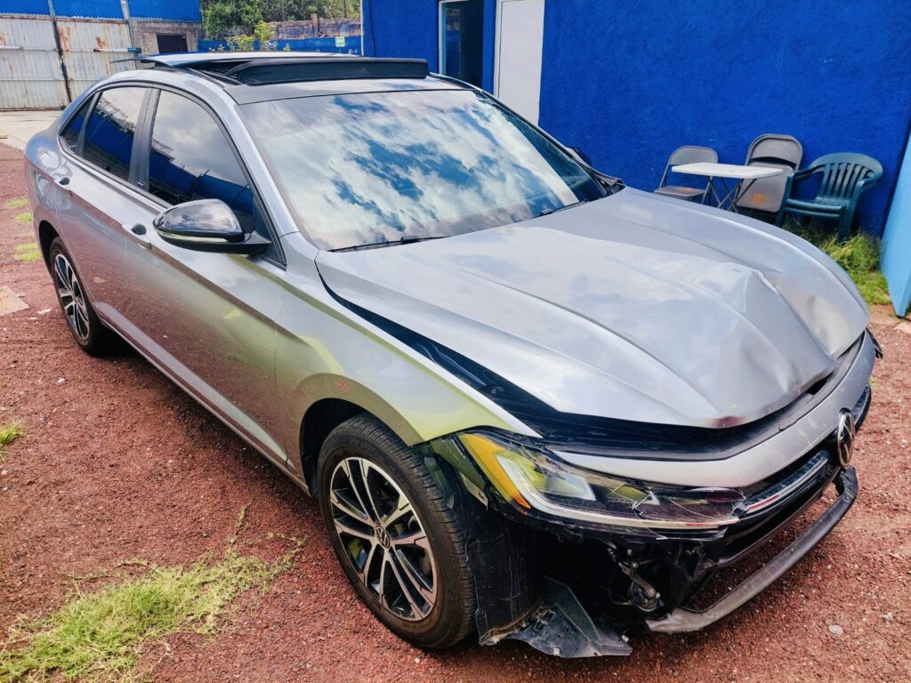No te arriesgues comprando autos en subastas, tienen vicios ocultos y faltantes. Compra de manera directa con nosotros, todas nuestras unidades encienden y ruedan.