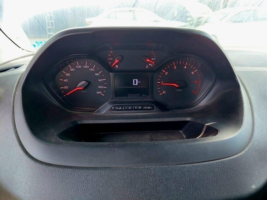 No te arriesgues comprando autos en subastas, tienen vicios ocultos y faltantes. Compra de manera directa con nosotros, todas nuestras unidades encienden y ruedan.