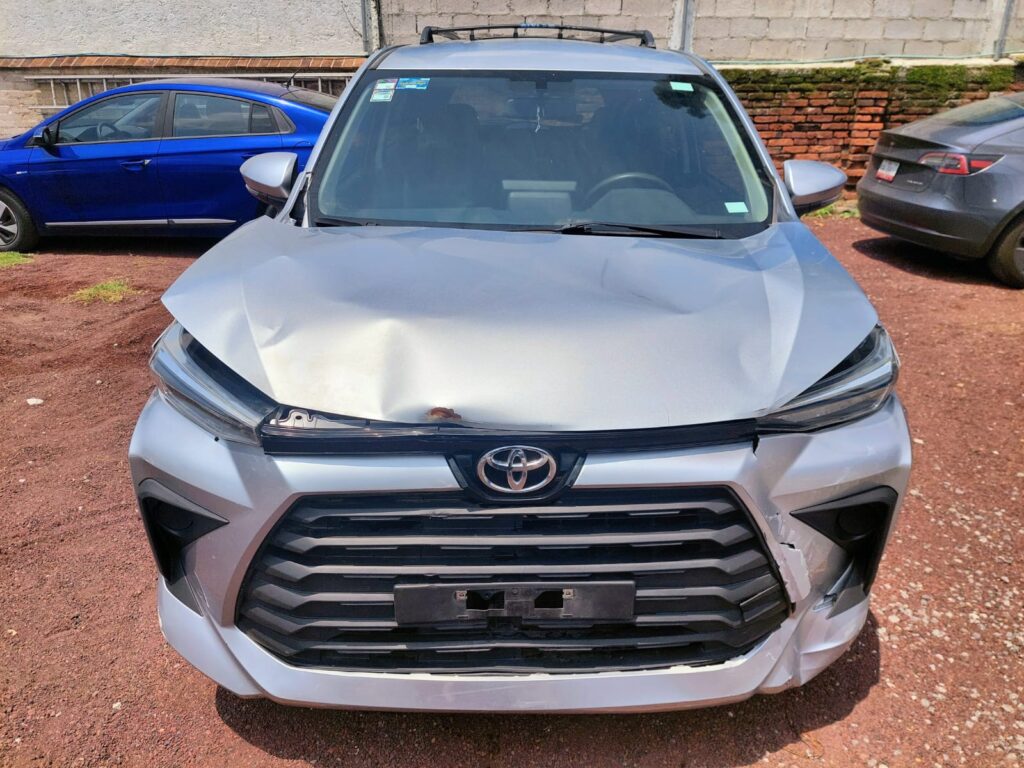 No te arriesgues comprando autos en subastas, tienen vicios ocultos y faltantes. Compra de manera directa con nosotros, todas nuestras unidades encienden y ruedan.