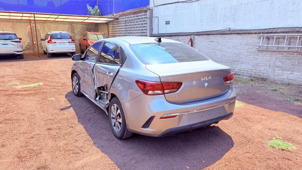 No te arriesgues comprando autos en subastas, tienen vicios ocultos y faltantes. Compra de manera directa con nosotros, todas nuestras unidades encienden y ruedan.