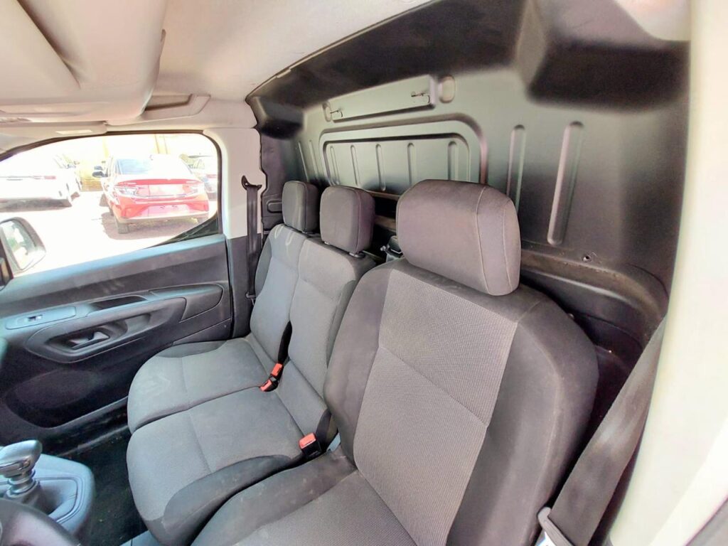 No te arriesgues comprando autos en subastas, tienen vicios ocultos y faltantes. Compra de manera directa con nosotros, todas nuestras unidades encienden y ruedan.