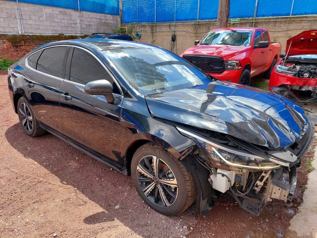 No te arriesgues comprando autos en subastas, tienen vicios ocultos y faltantes. Compra de manera directa con nosotros, todas nuestras unidades encienden y ruedan.
