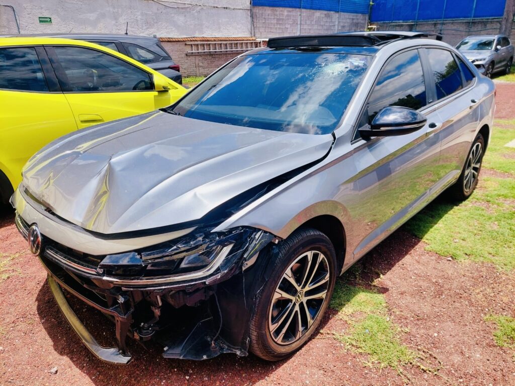 No te arriesgues comprando autos en subastas, tienen vicios ocultos y faltantes. Compra de manera directa con nosotros, todas nuestras unidades encienden y ruedan.