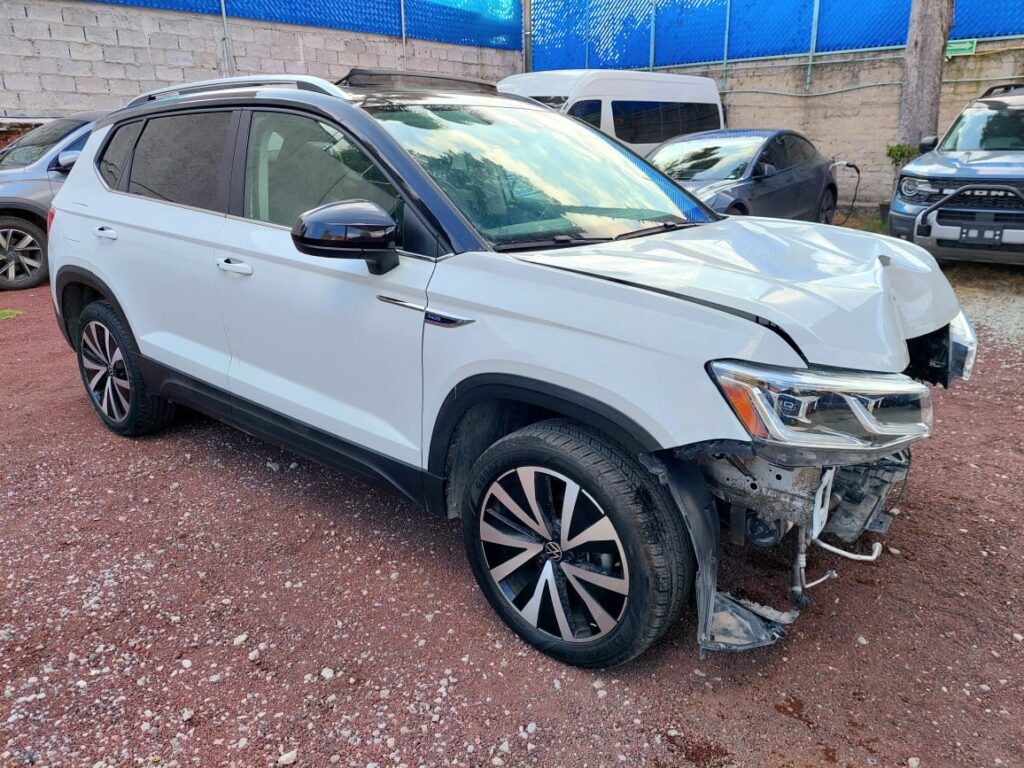 No te arriesgues comprando autos en subastas, tienen vicios ocultos y faltantes. Compra de manera directa con nosotros, todas nuestras unidades encienden y ruedan.