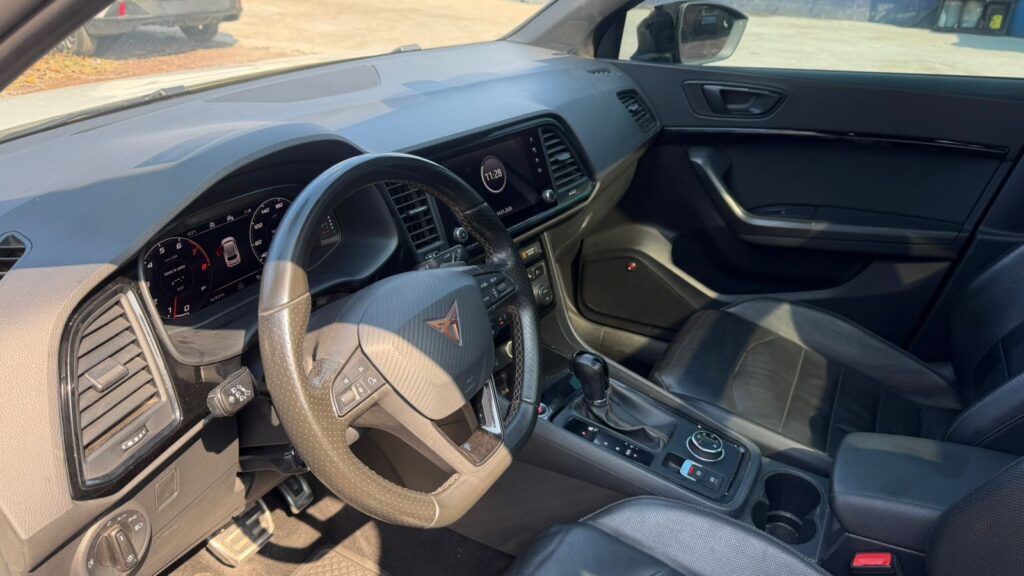 No te arriesgues comprando autos en subastas, tienen vicios ocultos y faltantes. Compra de manera directa con nosotros, todas nuestras unidades encienden y ruedan.