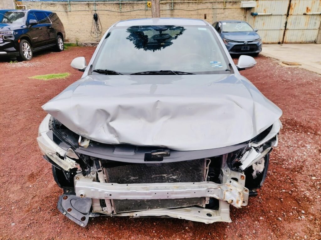 No te arriesgues comprando autos en subastas, tienen vicios ocultos y faltantes. Compra de manera directa con nosotros, todas nuestras unidades encienden y ruedan.