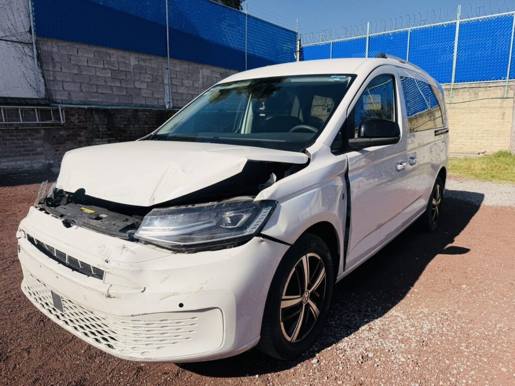 No te arriesgues comprando autos en subastas, tienen vicios ocultos y faltantes. Compra de manera directa con nosotros, todas nuestras unidades encienden y ruedan.