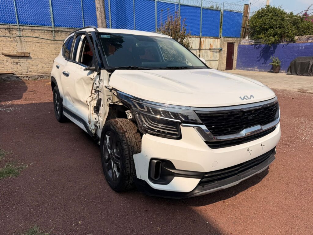 No te arriesgues comprando autos en subastas, tienen vicios ocultos y faltantes. Compra de manera directa con nosotros, todas nuestras unidades encienden y ruedan.