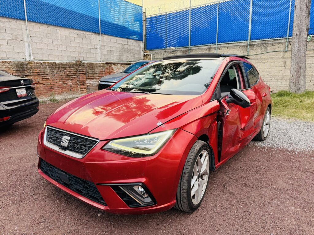 No te arriesgues comprando autos en subastas, tienen vicios ocultos y faltantes. Compra de manera directa con nosotros, todas nuestras unidades encienden y ruedan.