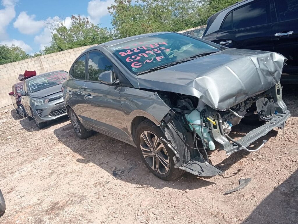 No te arriesgues comprando autos en subastas, tienen vicios ocultos y faltantes. Compra de manera directa con nosotros, todas nuestras unidades encienden y ruedan.