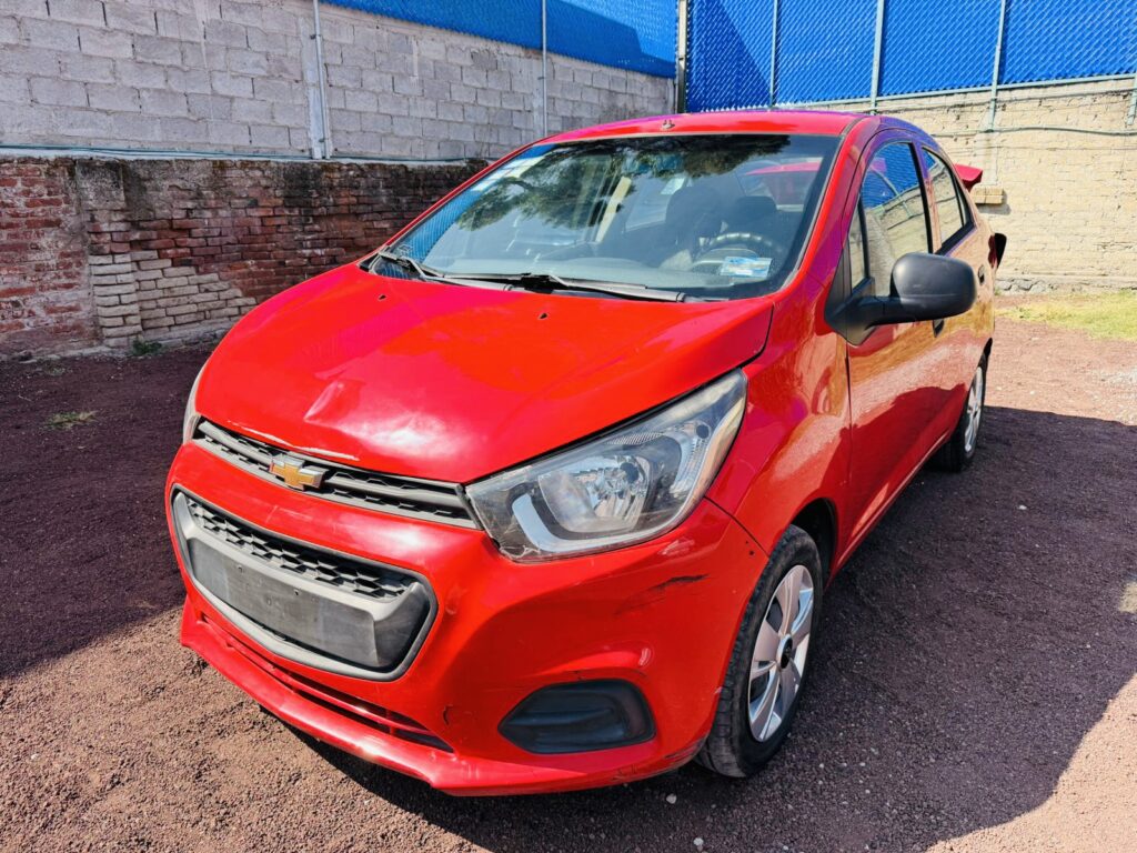 No te arriesgues comprando autos en subastas, tienen vicios ocultos y faltantes. Compra de manera directa con nosotros, todas nuestras unidades encienden y ruedan.