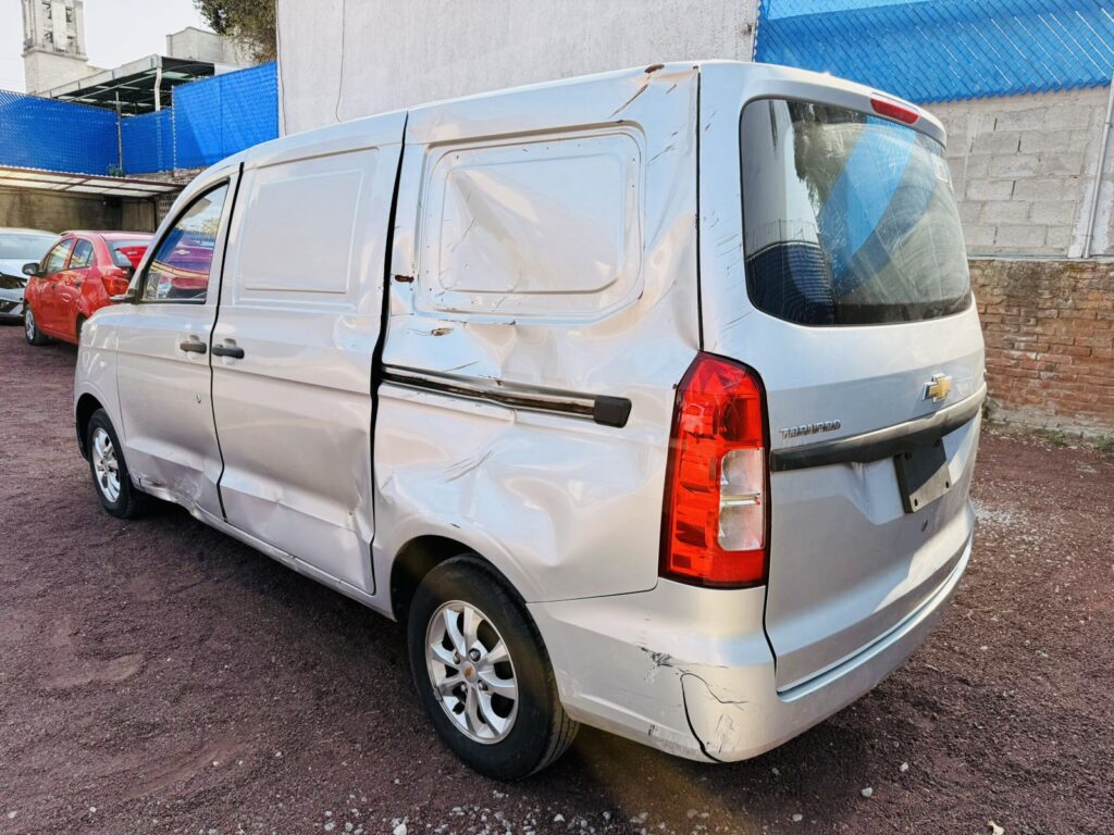 No te arriesgues comprando autos en subastas, tienen vicios ocultos y faltantes. Compra de manera directa con nosotros, todas nuestras unidades encienden y ruedan.