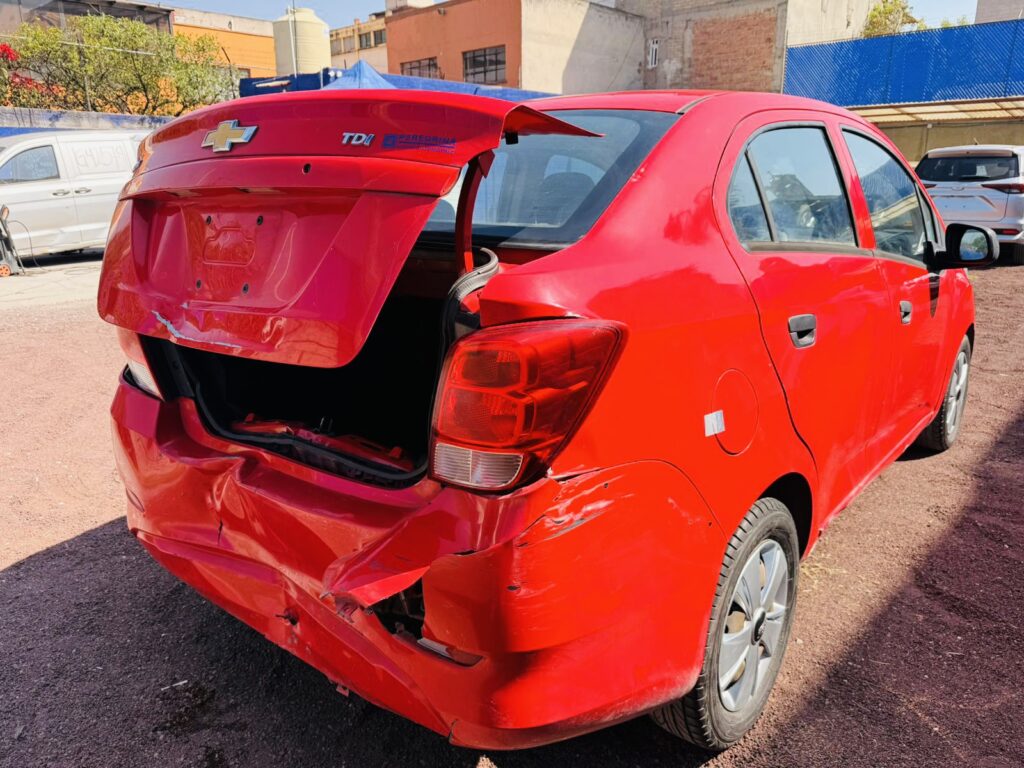 No te arriesgues comprando autos en subastas, tienen vicios ocultos y faltantes. Compra de manera directa con nosotros, todas nuestras unidades encienden y ruedan.