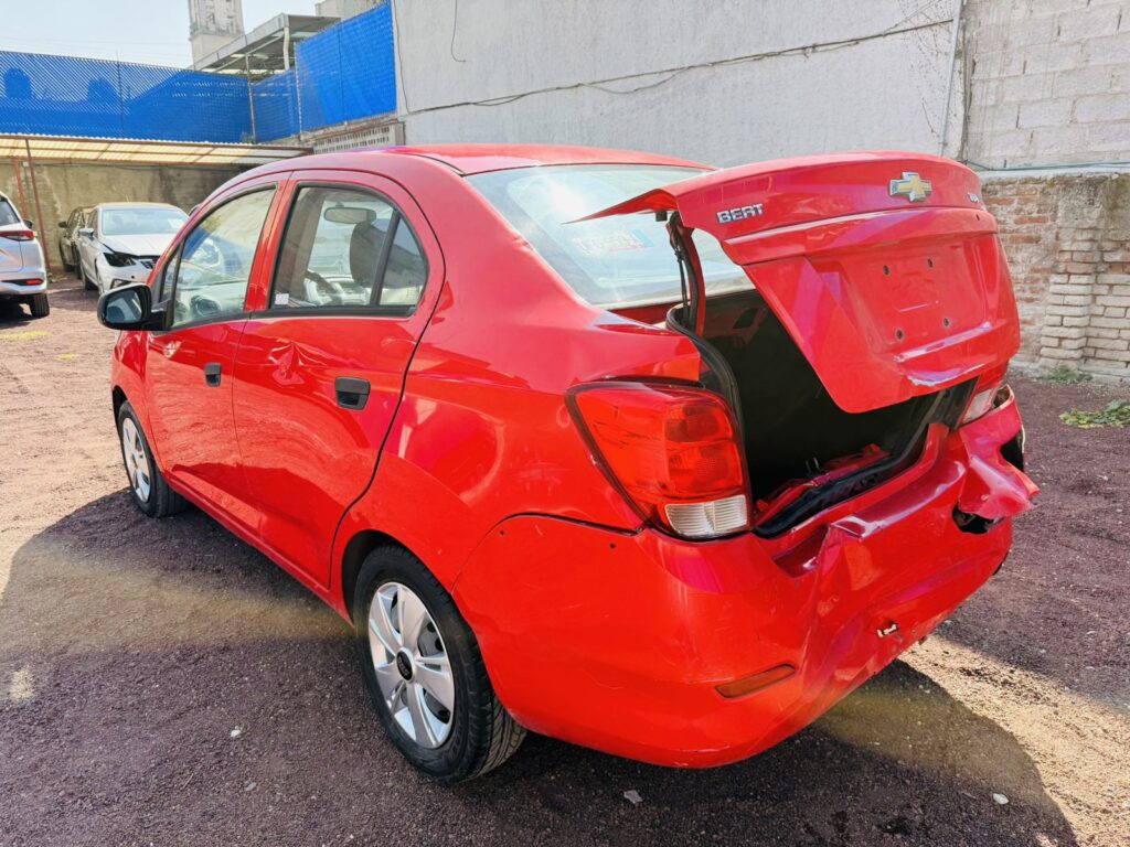 No te arriesgues comprando autos en subastas, tienen vicios ocultos y faltantes. Compra de manera directa con nosotros, todas nuestras unidades encienden y ruedan.