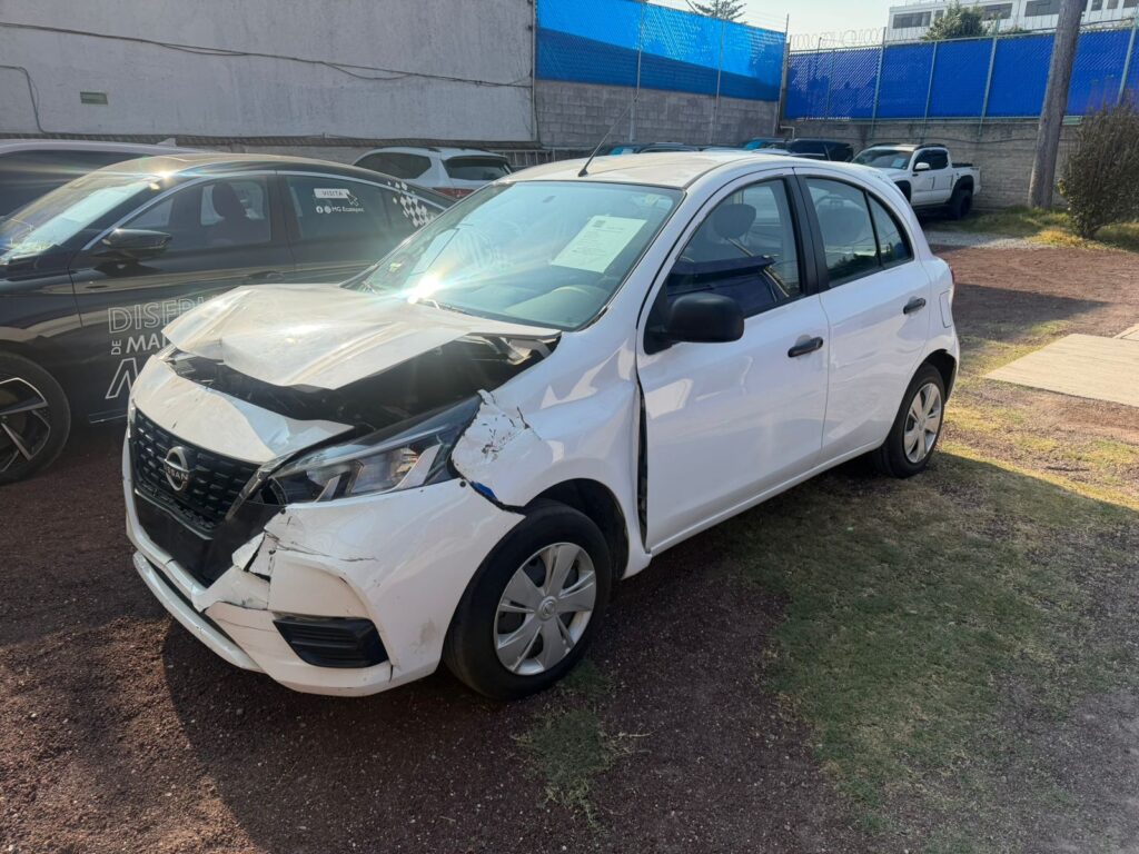 No te arriesgues comprando autos en subastas, tienen vicios ocultos y faltantes. Compra de manera directa con nosotros, todas nuestras unidades encienden y ruedan.