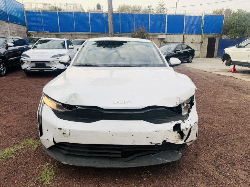 No te arriesgues comprando autos en subastas, tienen vicios ocultos y faltantes. Compra de manera directa con nosotros, todas nuestras unidades encienden y ruedan.