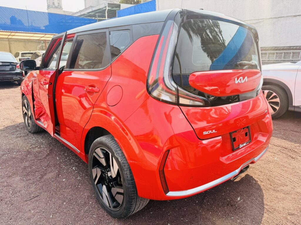 No te arriesgues comprando autos en subastas, tienen vicios ocultos y faltantes. Compra de manera directa con nosotros, todas nuestras unidades encienden y ruedan.