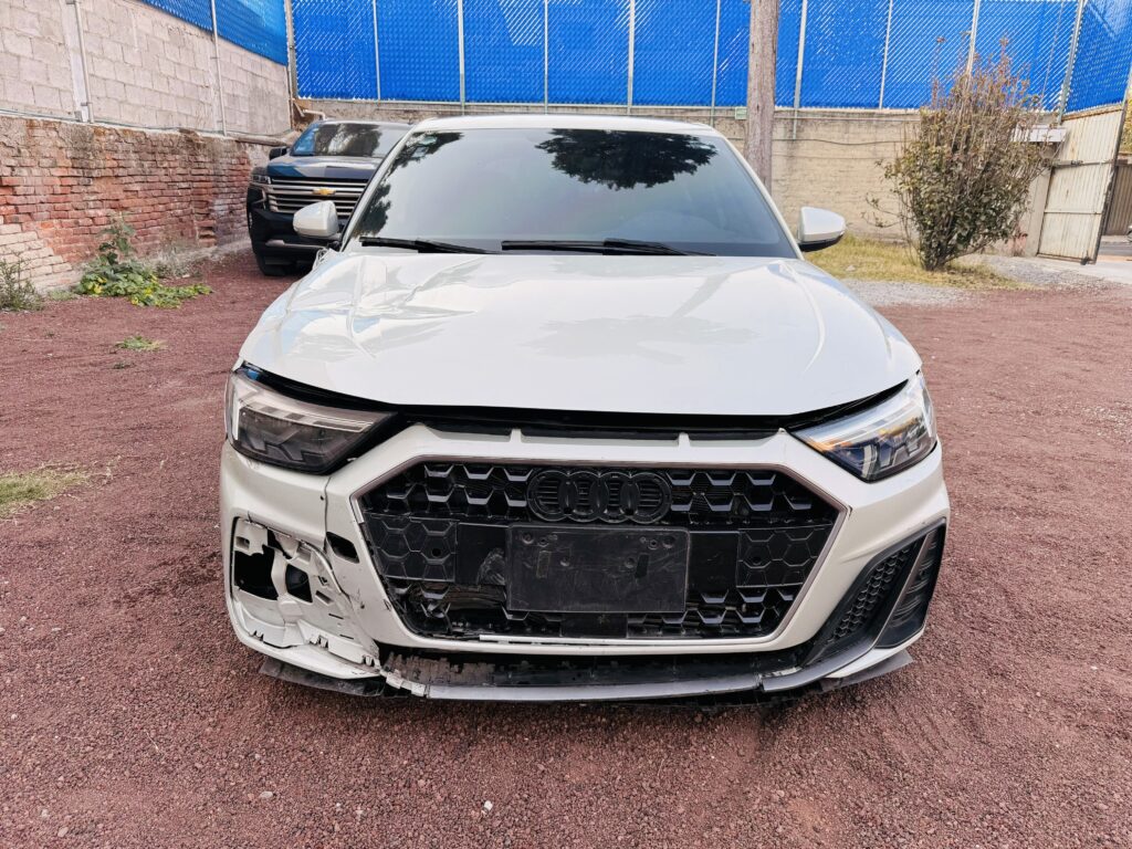 No te arriesgues comprando autos en subastas, tienen vicios ocultos y faltantes. Compra de manera directa con nosotros, todas nuestras unidades encienden y ruedan.