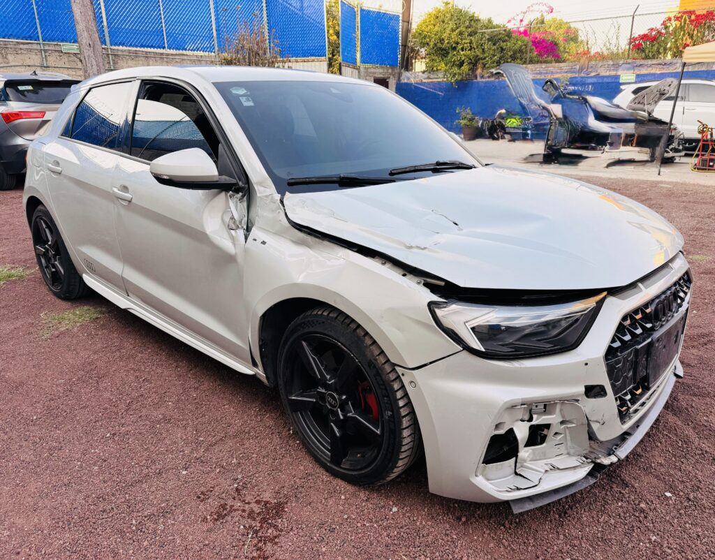 No te arriesgues comprando autos en subastas, tienen vicios ocultos y faltantes. Compra de manera directa con nosotros, todas nuestras unidades encienden y ruedan.