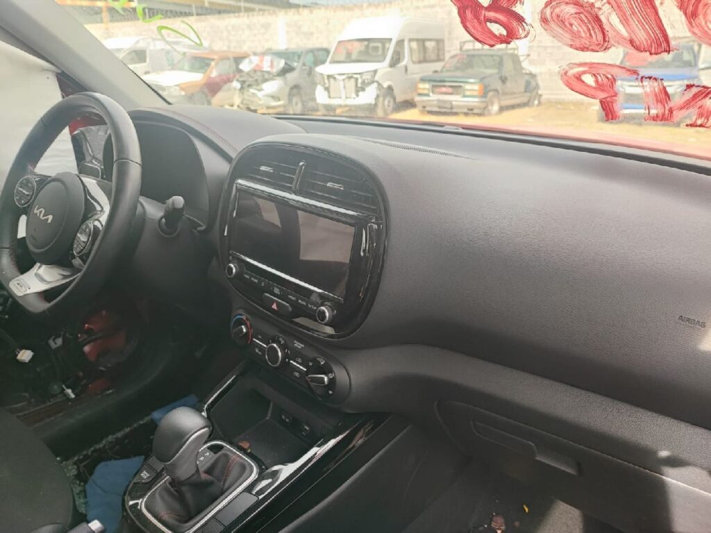 No te arriesgues comprando autos en subastas, tienen vicios ocultos y faltantes. Compra de manera directa con nosotros, todas nuestras unidades encienden y ruedan.