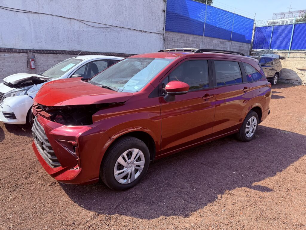 No te arriesgues comprando autos en subastas, tienen vicios ocultos y faltantes. Compra de manera directa con nosotros, todas nuestras unidades encienden y ruedan.