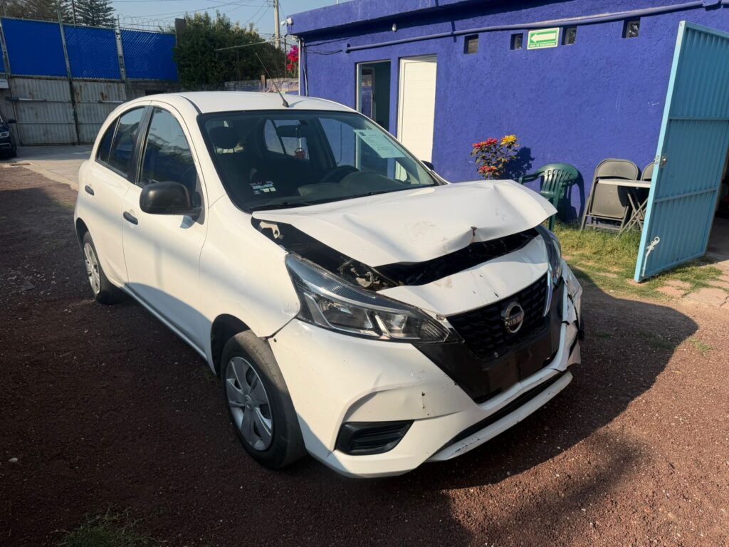 No te arriesgues comprando autos en subastas, tienen vicios ocultos y faltantes. Compra de manera directa con nosotros, todas nuestras unidades encienden y ruedan.