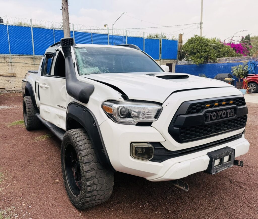 No te arriesgues comprando autos en subastas, tienen vicios ocultos y faltantes. Compra de manera directa con nosotros, todas nuestras unidades encienden y ruedan.