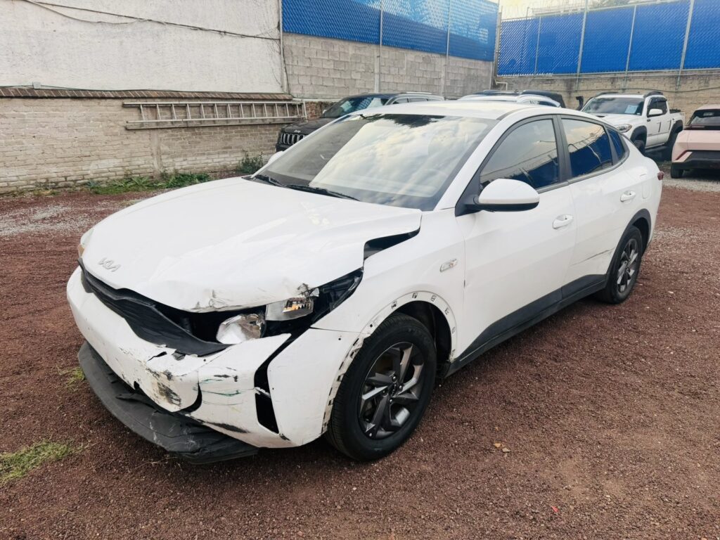 No te arriesgues comprando autos en subastas, tienen vicios ocultos y faltantes. Compra de manera directa con nosotros, todas nuestras unidades encienden y ruedan.