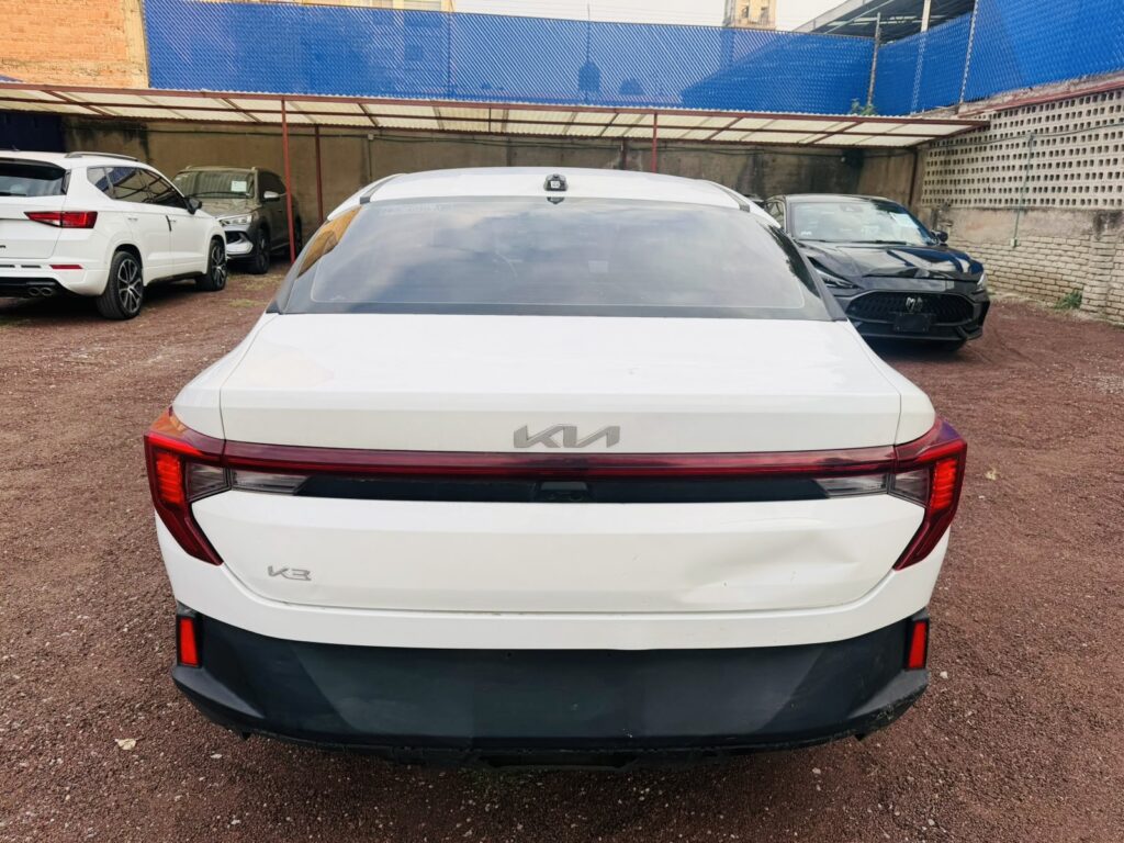 No te arriesgues comprando autos en subastas, tienen vicios ocultos y faltantes. Compra de manera directa con nosotros, todas nuestras unidades encienden y ruedan.