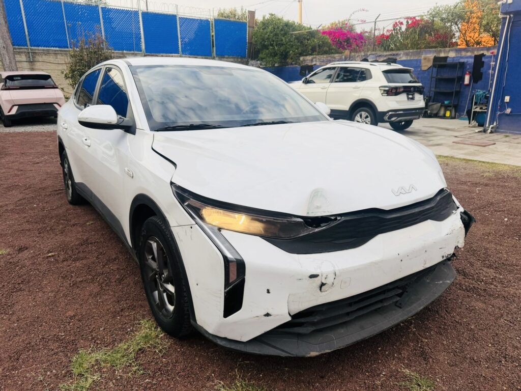 No te arriesgues comprando autos en subastas, tienen vicios ocultos y faltantes. Compra de manera directa con nosotros, todas nuestras unidades encienden y ruedan.