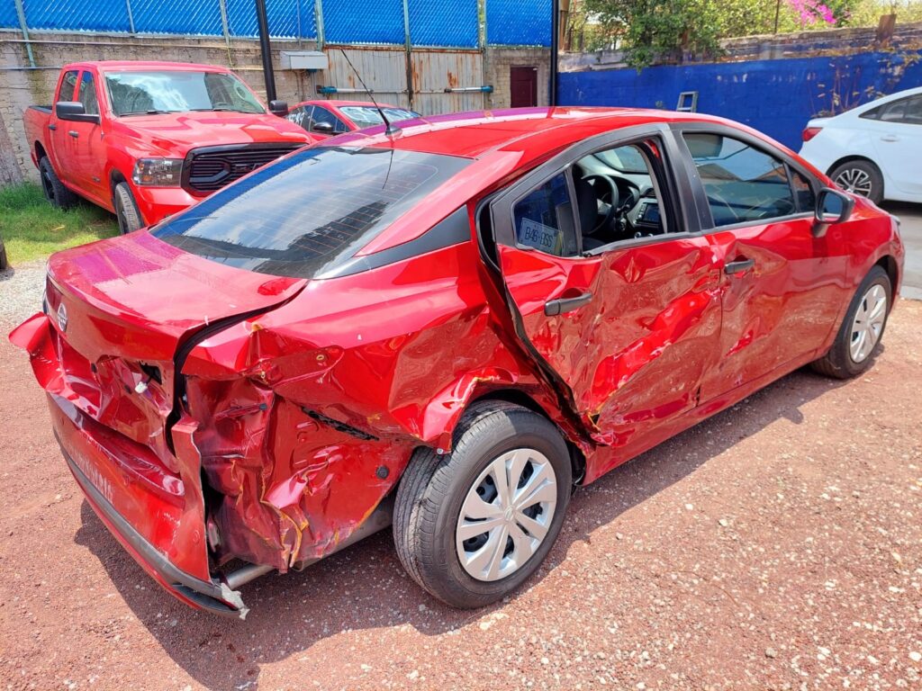No te arriesgues comprando autos en subastas, tienen vicios ocultos y faltantes. Compra de manera directa con nosotros, todas nuestras unidades encienden y ruedan.