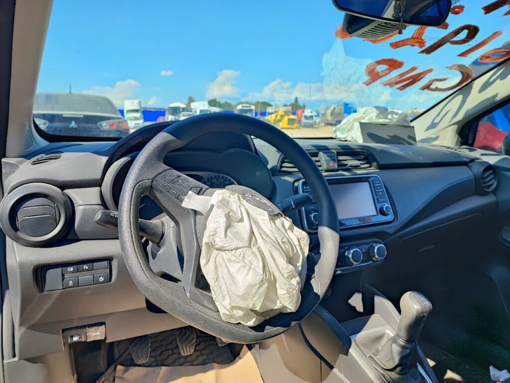 No te arriesgues comprando autos en subastas, tienen vicios ocultos y faltantes. Compra de manera directa con nosotros, todas nuestras unidades encienden y ruedan.