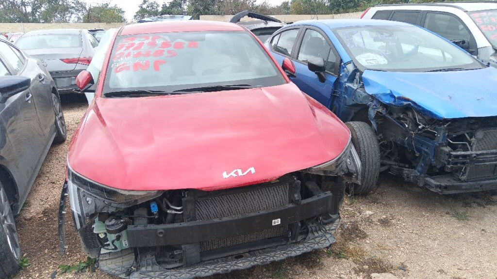 No te arriesgues comprando autos en subastas, tienen vicios ocultos y faltantes. Compra de manera directa con nosotros, todas nuestras unidades encienden y ruedan.