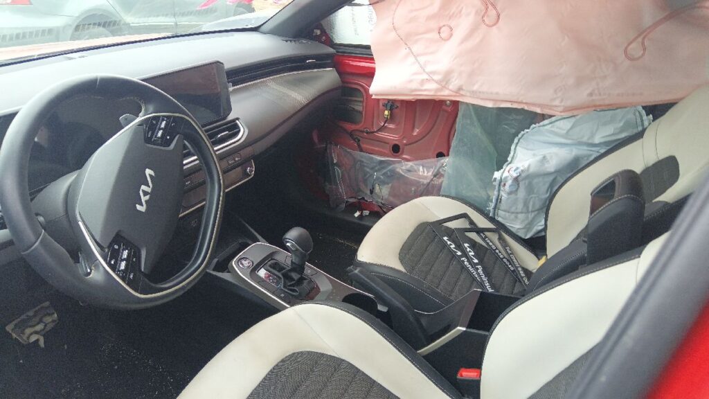 No te arriesgues comprando autos en subastas, tienen vicios ocultos y faltantes. Compra de manera directa con nosotros, todas nuestras unidades encienden y ruedan.