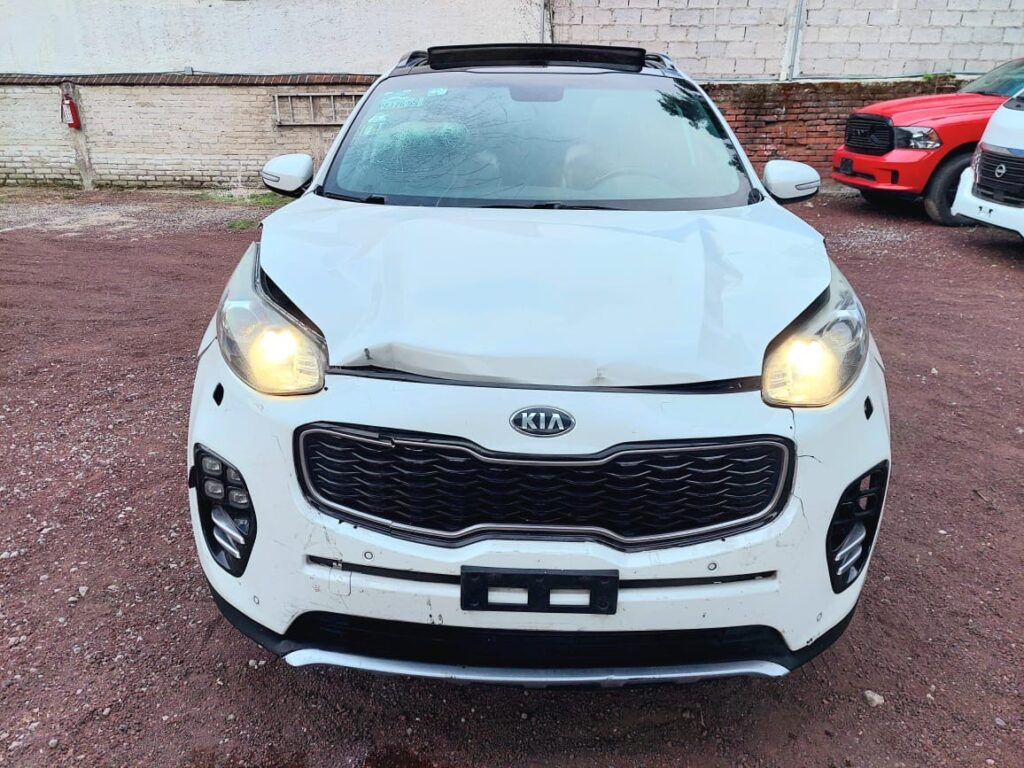 No te arriesgues comprando autos en subastas, tienen vicios ocultos y faltantes. Compra de manera directa con nosotros, todas nuestras unidades encienden y ruedan.