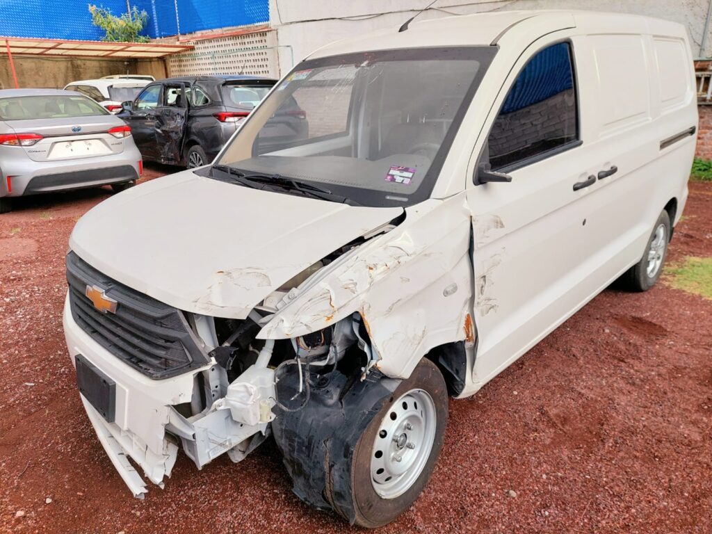 No te arriesgues comprando autos en subastas, tienen vicios ocultos y faltantes. Compra de manera directa con nosotros, todas nuestras unidades encienden y ruedan.