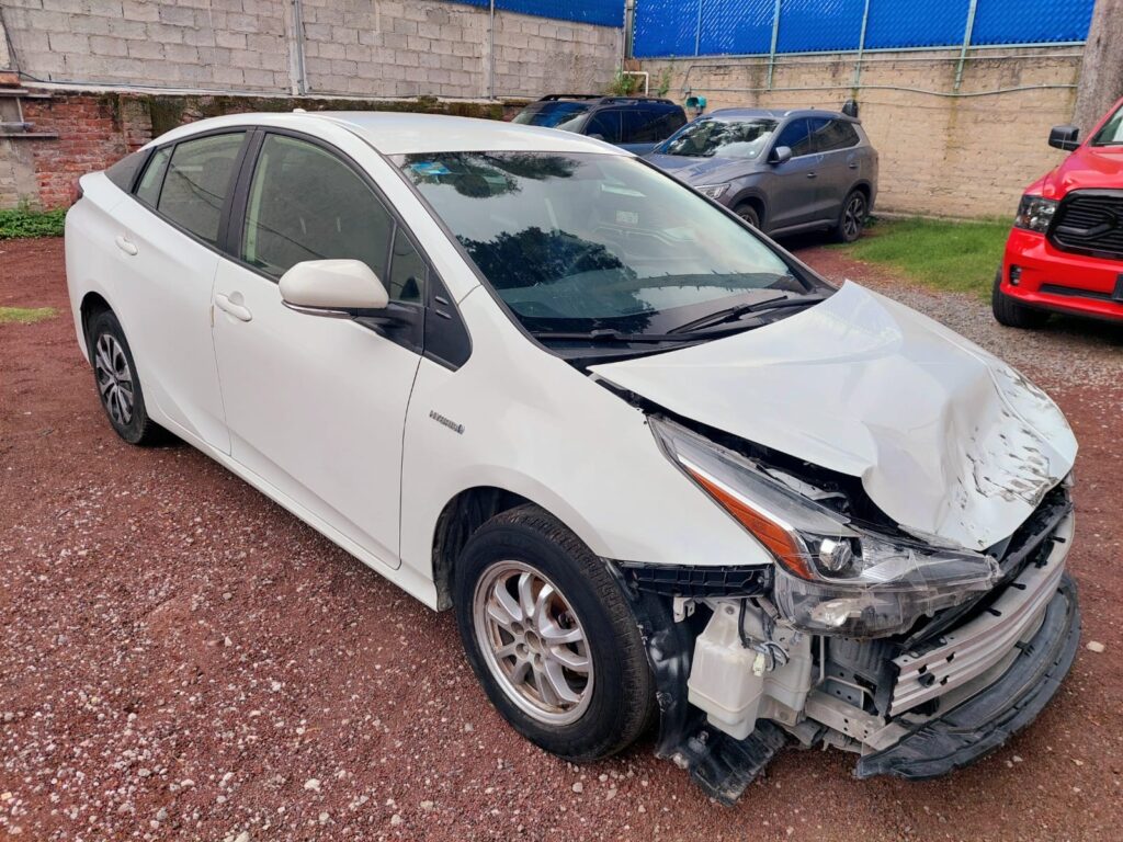 No te arriesgues comprando autos en subastas, tienen vicios ocultos y faltantes. Compra de manera directa con nosotros, todas nuestras unidades encienden y ruedan.