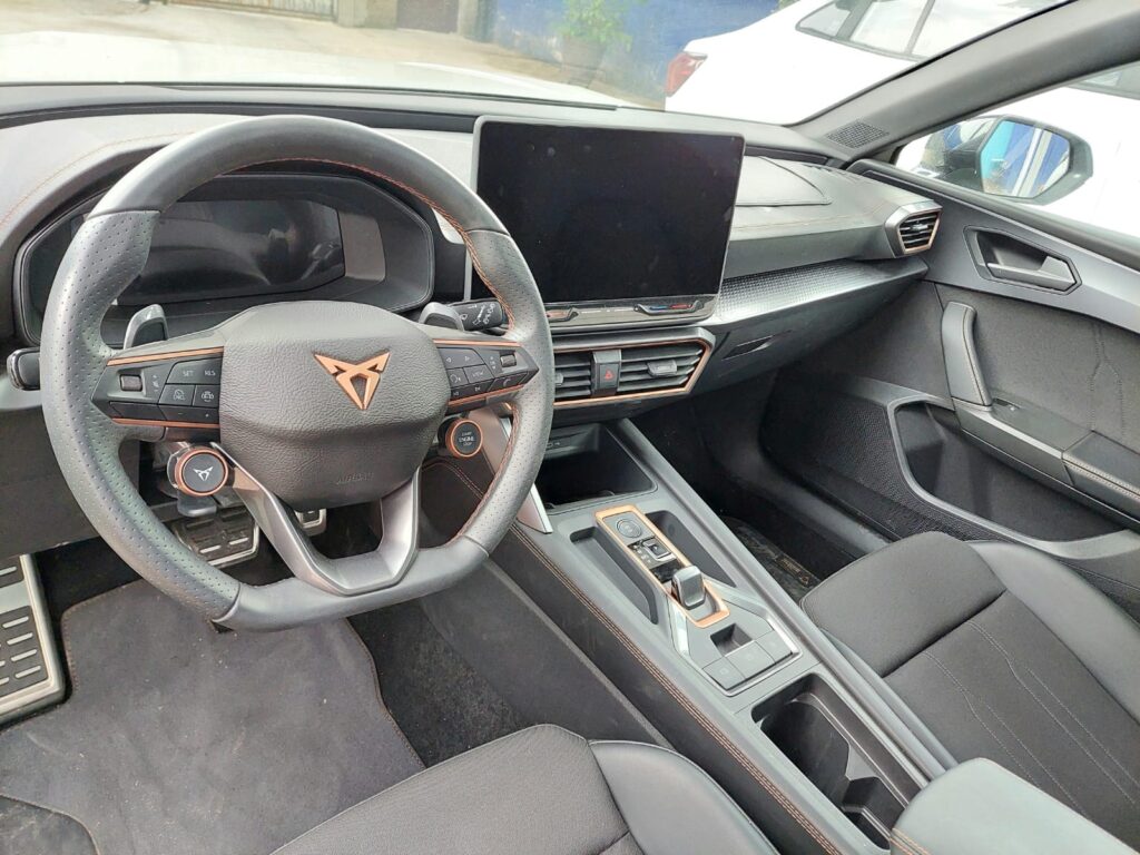 No te arriesgues comprando autos en subastas, tienen vicios ocultos y faltantes. Compra de manera directa con nosotros, todas nuestras unidades encienden y ruedan.
