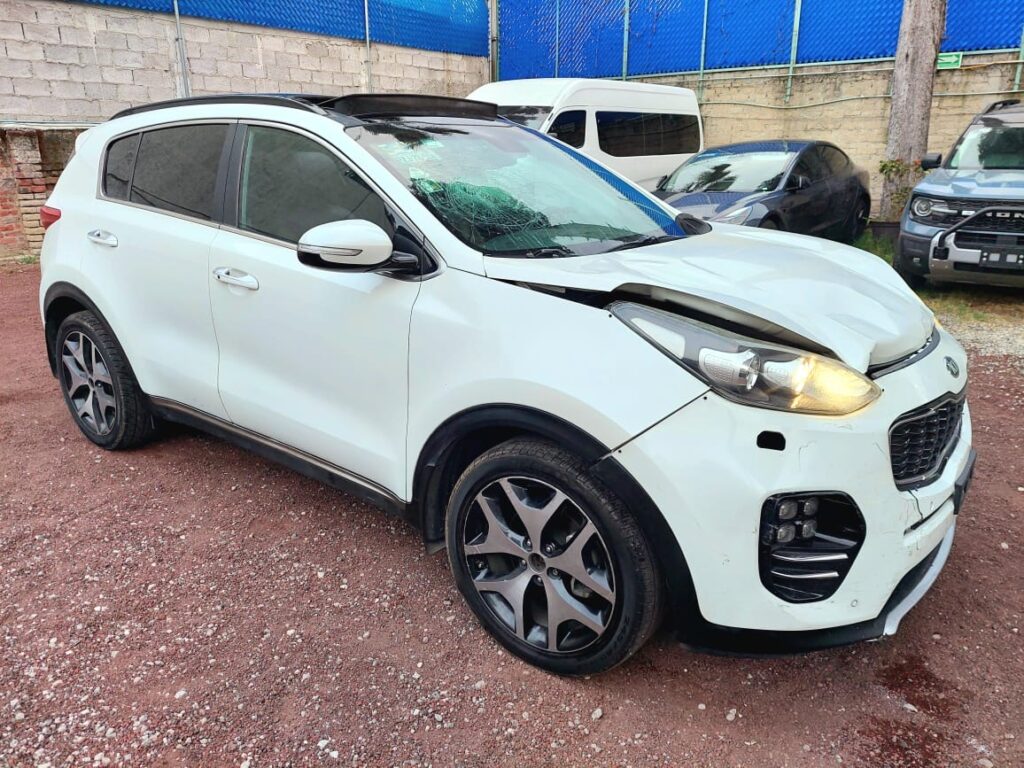 No te arriesgues comprando autos en subastas, tienen vicios ocultos y faltantes. Compra de manera directa con nosotros, todas nuestras unidades encienden y ruedan.