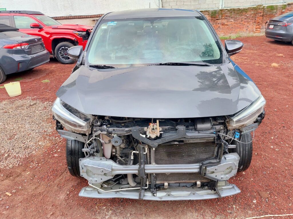 No te arriesgues comprando autos en subastas, tienen vicios ocultos y faltantes. Compra de manera directa con nosotros, todas nuestras unidades encienden y ruedan.