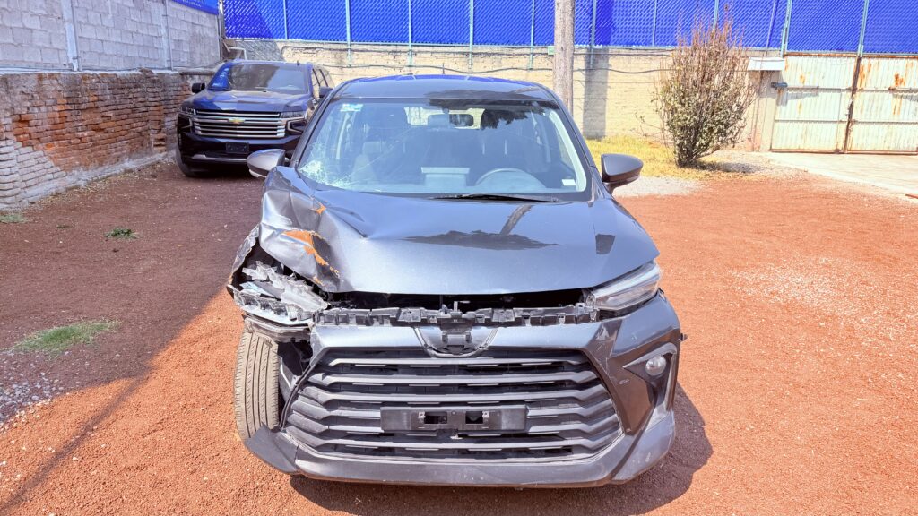 No te arriesgues comprando autos en subastas, tienen vicios ocultos y faltantes. Compra de manera directa con nosotros, todas nuestras unidades encienden y ruedan.