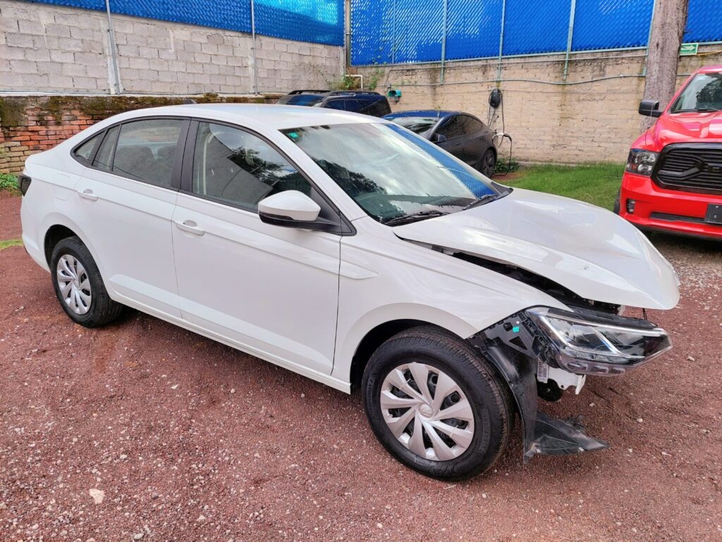 No te arriesgues comprando autos en subastas, tienen vicios ocultos y faltantes. Compra de manera directa con nosotros, todas nuestras unidades encienden y ruedan.