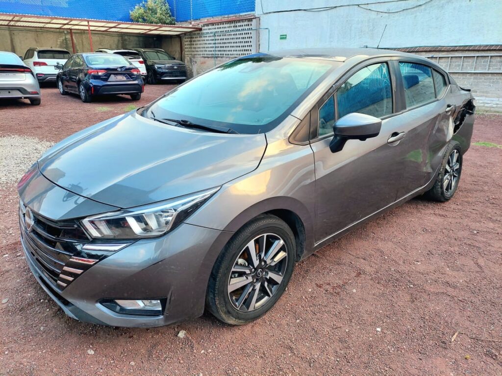 No te arriesgues comprando autos en subastas, tienen vicios ocultos y faltantes. Compra de manera directa con nosotros, todas nuestras unidades encienden y ruedan.