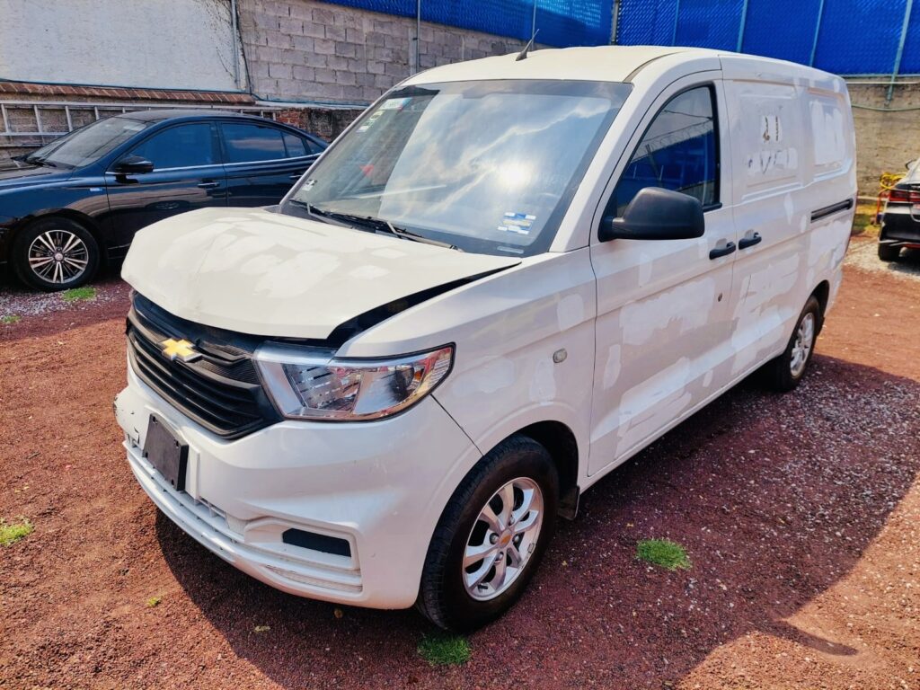 No te arriesgues comprando autos en subastas, tienen vicios ocultos y faltantes. Compra de manera directa con nosotros, todas nuestras unidades encienden y ruedan.