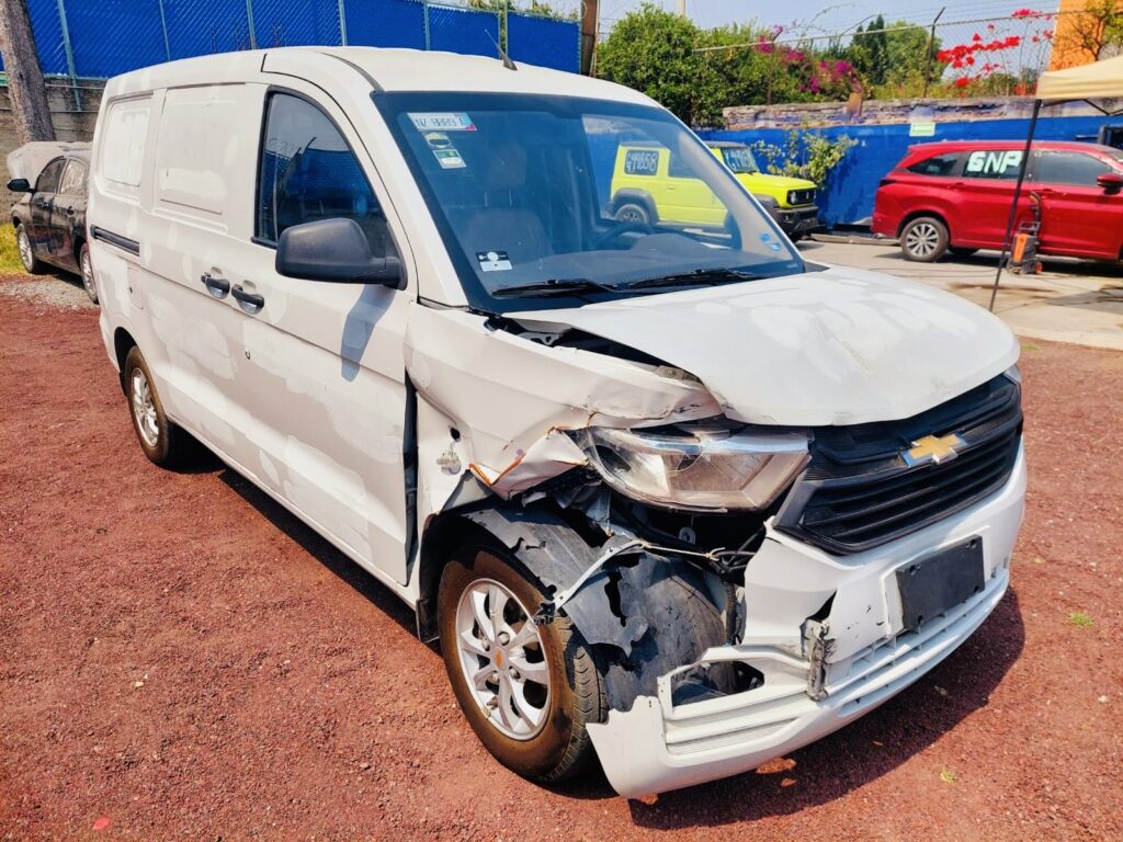 No te arriesgues comprando autos en subastas, tienen vicios ocultos y faltantes. Compra de manera directa con nosotros, todas nuestras unidades encienden y ruedan.