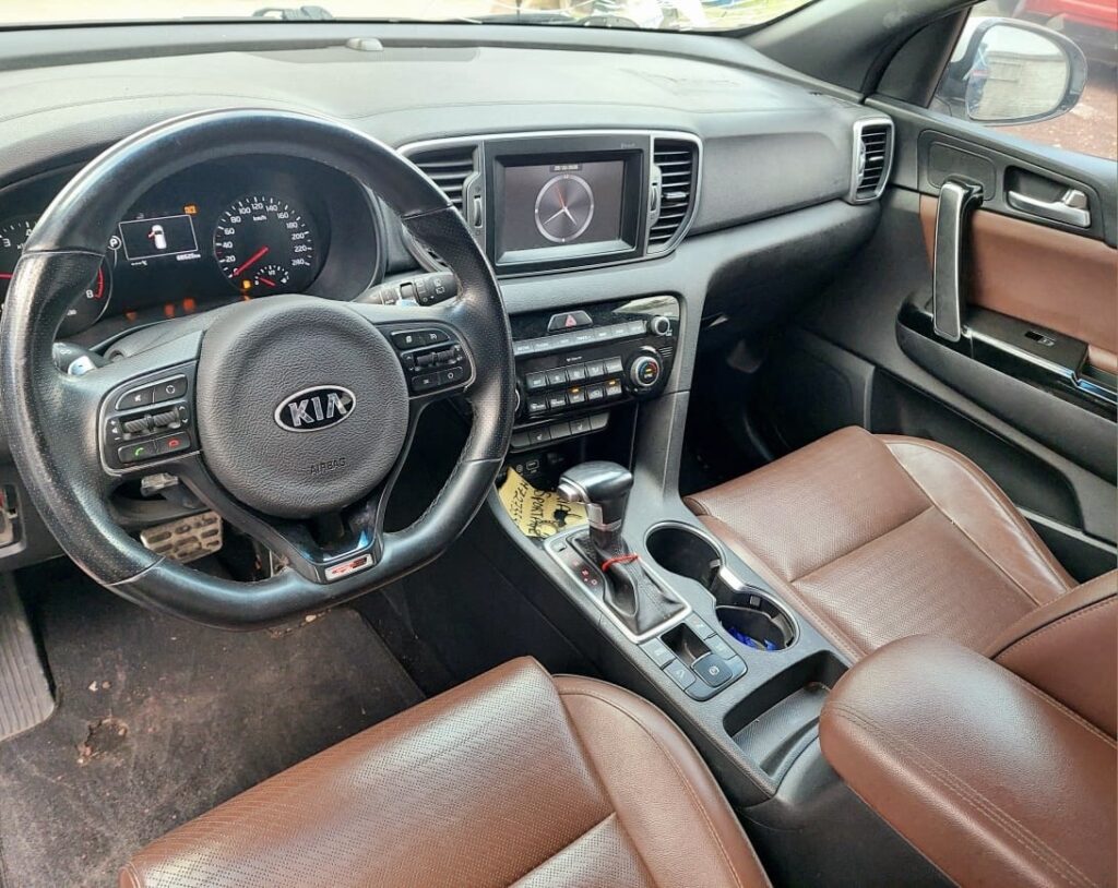 No te arriesgues comprando autos en subastas, tienen vicios ocultos y faltantes. Compra de manera directa con nosotros, todas nuestras unidades encienden y ruedan.