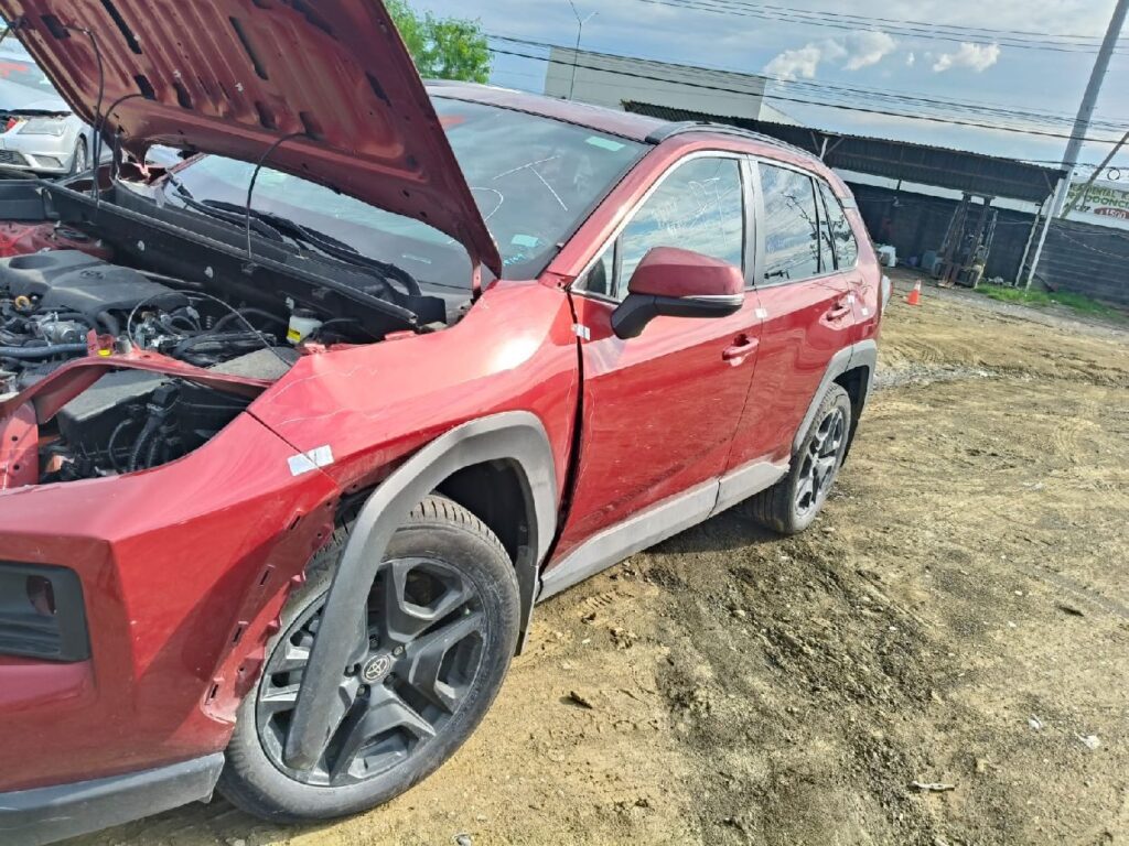 No te arriesgues comprando autos en subastas, tienen vicios ocultos y faltantes. Compra de manera directa con nosotros, todas nuestras unidades encienden y ruedan.